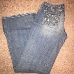 BKE Women’s Star Flare Jeans 👖